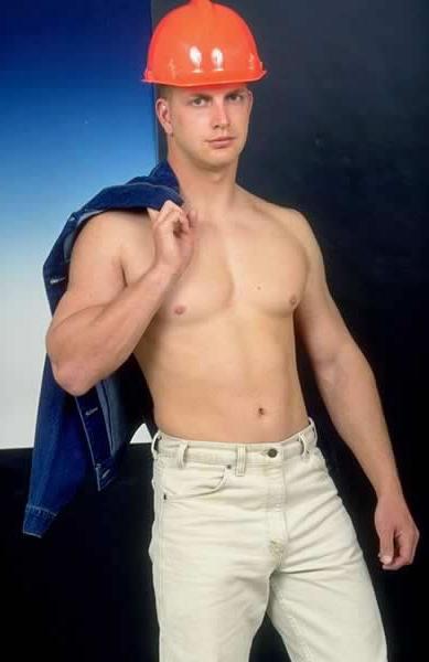 13P Muscular hunk posing nude