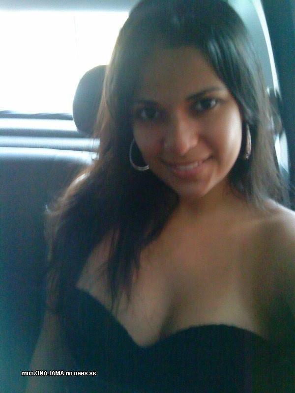 10P Collection of a hottie Spanish babe's sexy selfpics