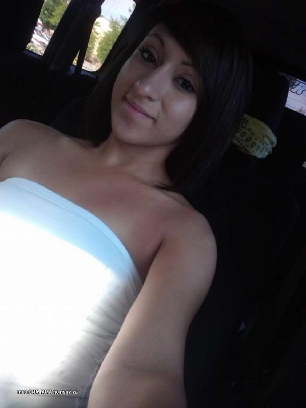 14P Slutty Spanish chick shows off her sexy tight body