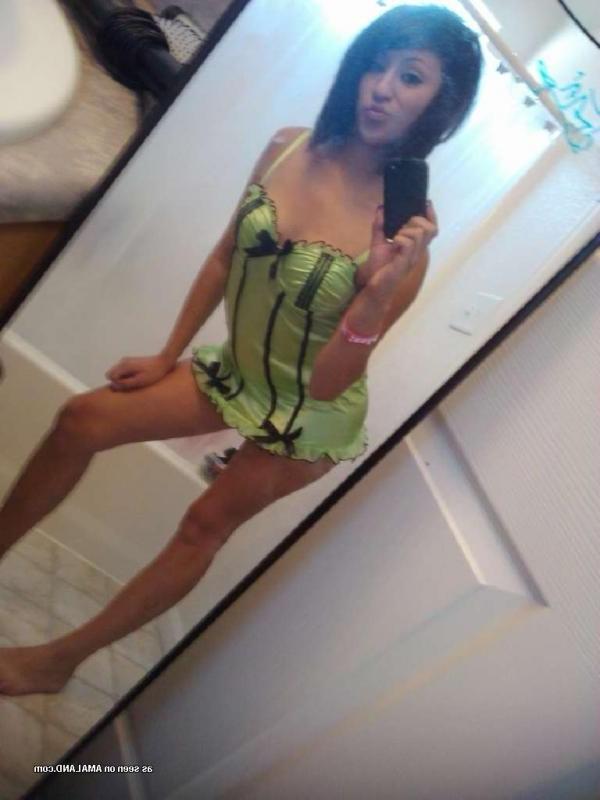 14P Slutty Spanish chick shows off her sexy tight body