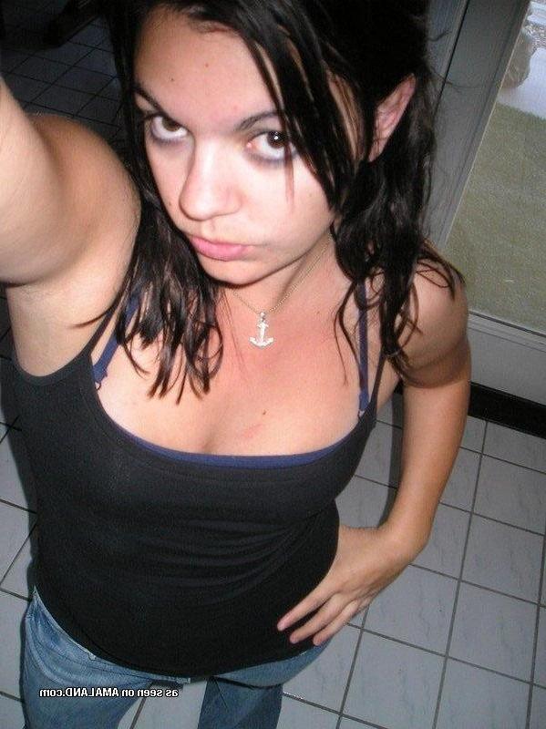 7P Sexy Spanish chick strips naked while selfshooting