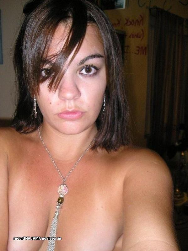 7P Sexy Spanish chick strips naked while selfshooting