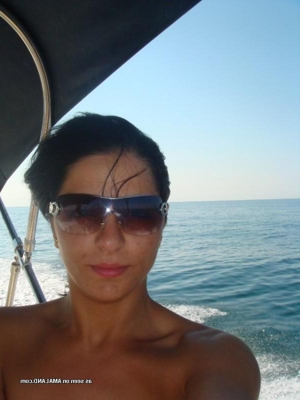 10P Amateur Spanish honey posing topless on cam