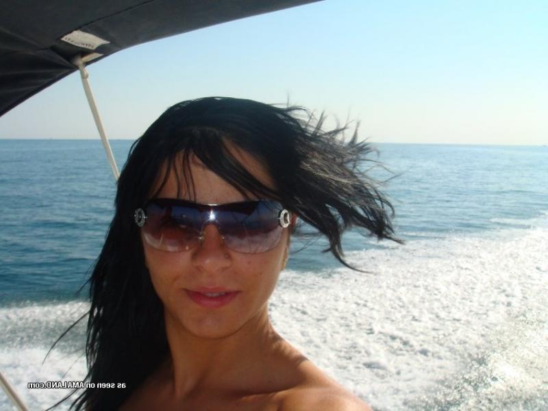 10P Amateur Spanish honey posing topless on cam