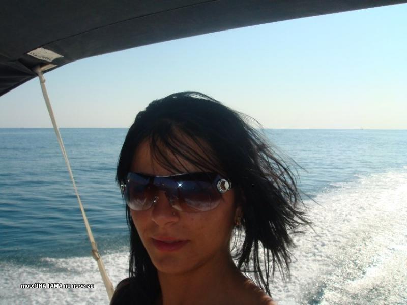 10P Amateur Spanish honey posing topless on cam