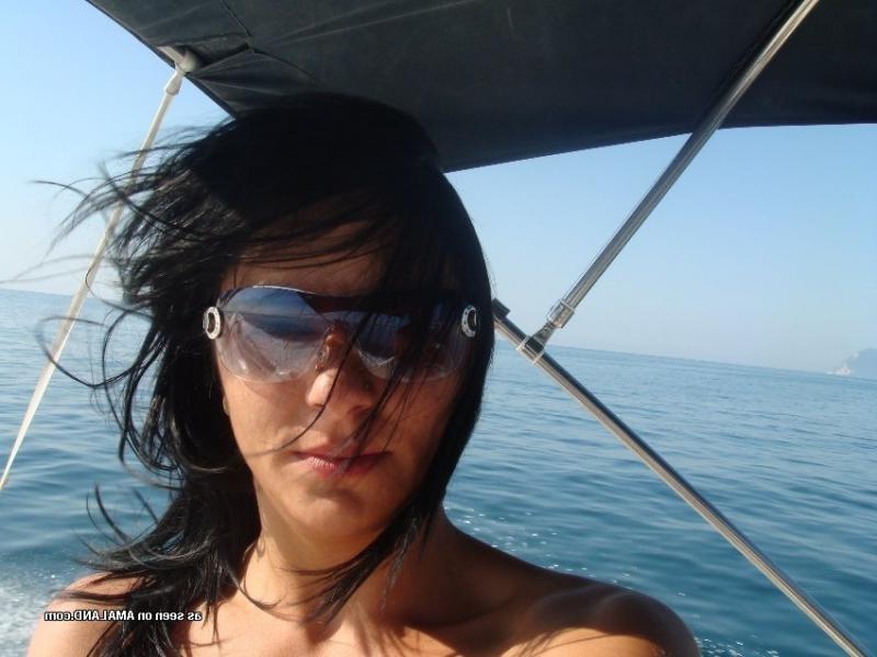 10P Amateur Spanish honey posing topless on cam