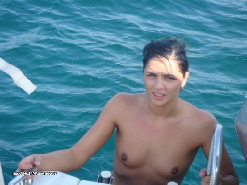 10P Amateur Spanish honey posing topless on cam