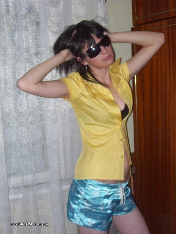 10P Selection of an amateur Spanish babe playing with her tits