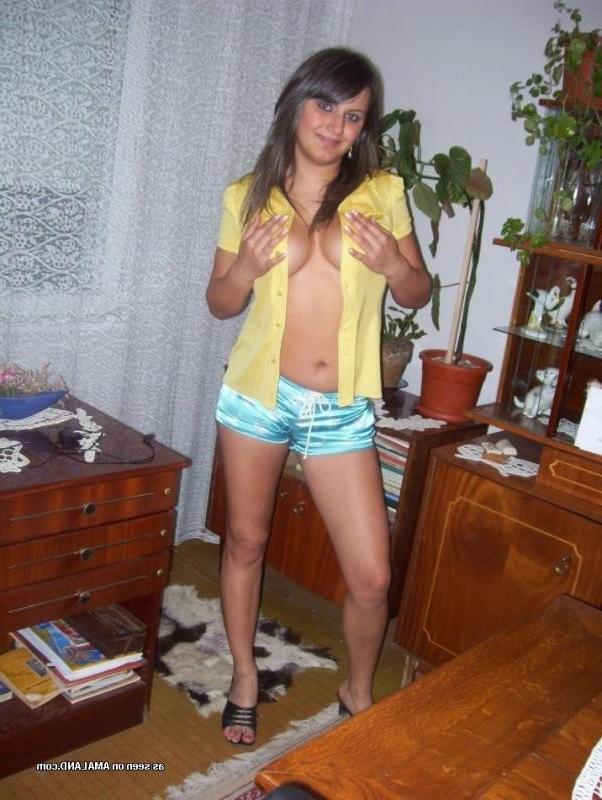 10P Selection of an amateur Spanish babe playing with her tits