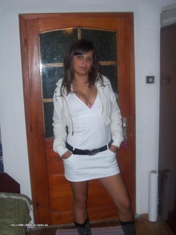 10P Selection of an amateur Spanish babe playing with her tits