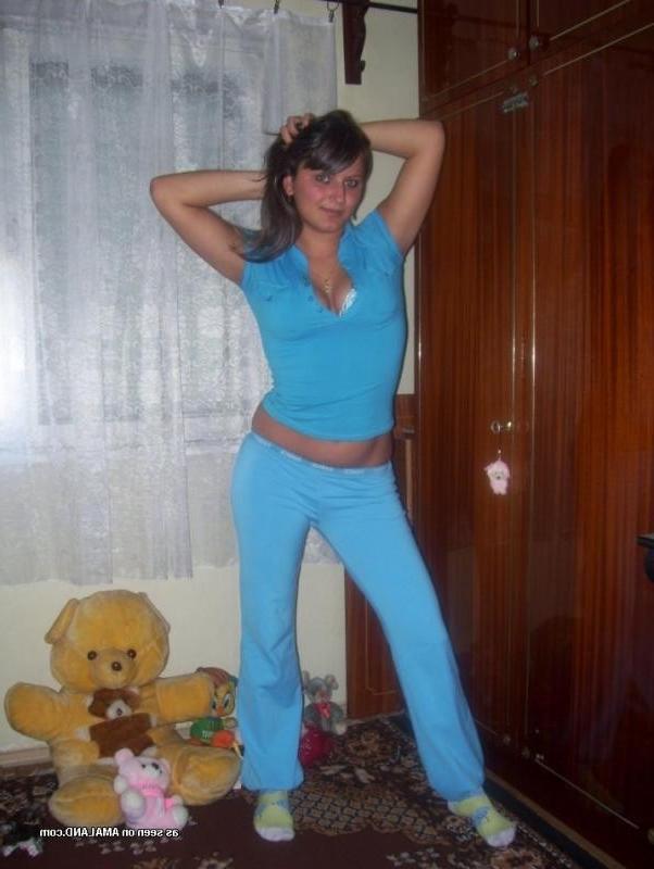 10P Selection of an amateur Spanish babe playing with her tits