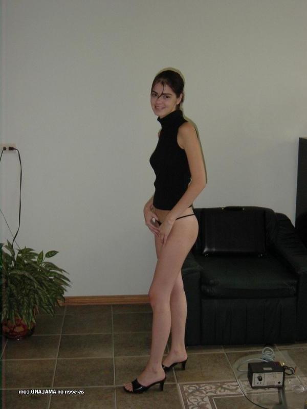 10P Hot Spanish girlfriends posing sexy for the cam