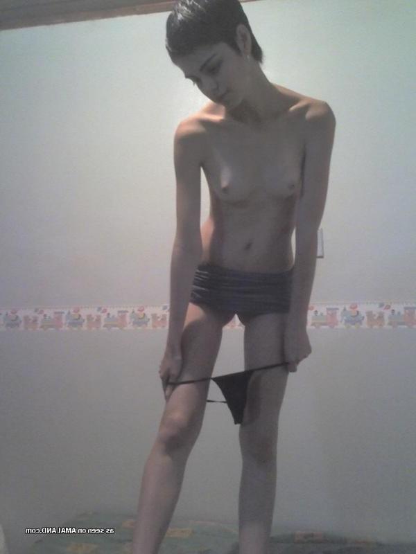 10P Hot Spanish girlfriends posing sexy for the cam