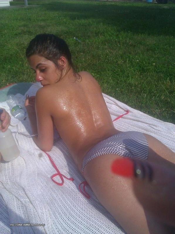 16P Photos of a gorgeous sexy hot-assed Spanish chick