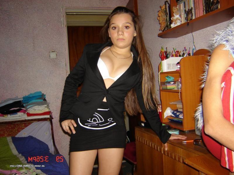 10P Naughty Spanish chicks like displaying their sexy ass