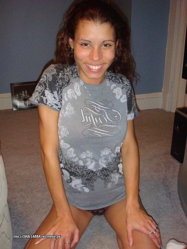 14P Sexy Spanish babe strips naked and poses for her BF