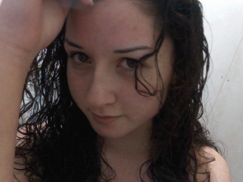 10P Spanish babe shows off her hot ass and wet cunt