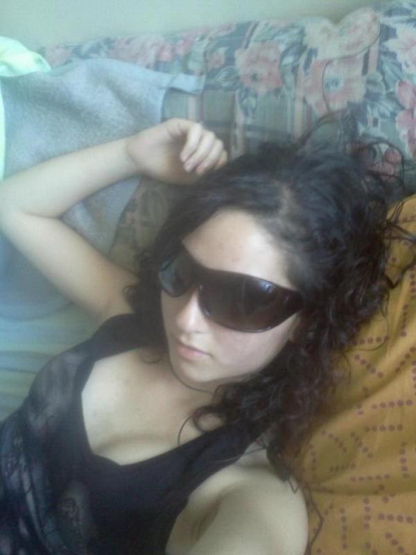 10P Spanish babe shows off her hot ass and wet cunt