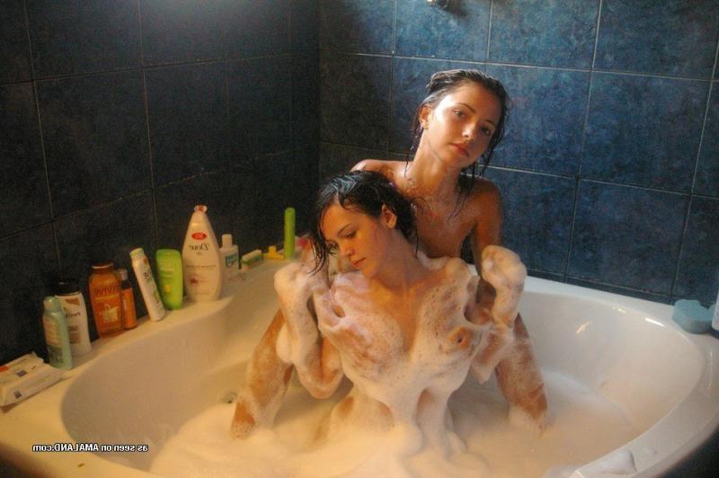 14P Hot sexy lesbians amateur photoshoot in a bath tub