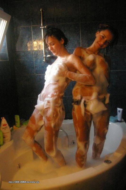 14P Hot sexy lesbians amateur photoshoot in a bath tub