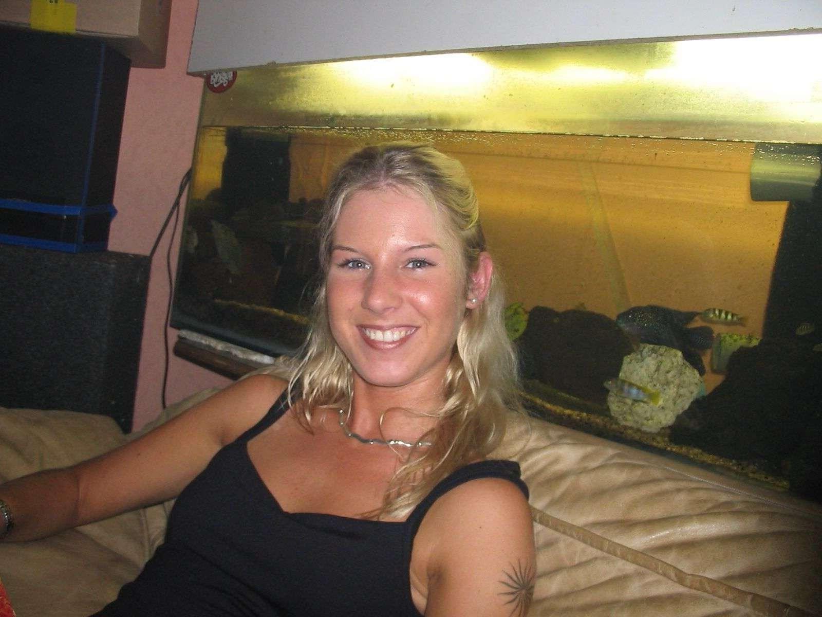 18P Hardcore pics from a blonde's vacation showing her dildo-fucking her pussy and s