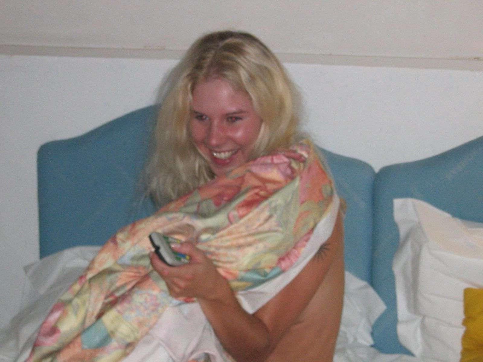 18P Hardcore pics from a blonde's vacation showing her dildo-fucking her pussy and s