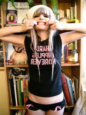 15P Horny emo teen girlfriends in selfshot pics