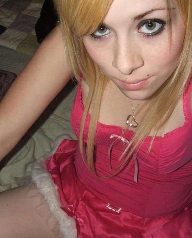 16P Hot closeup pictures of wet amateur snatch