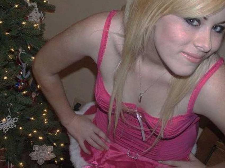 16P Hot closeup pictures of wet amateur snatch