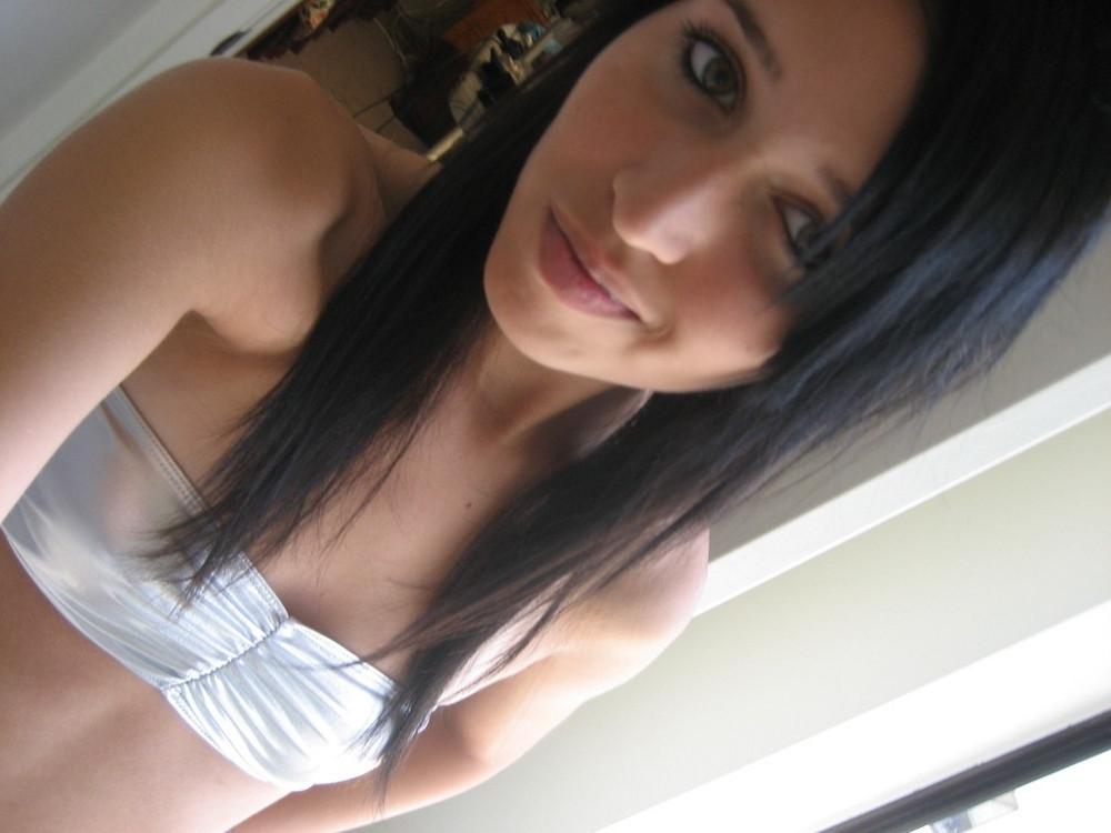 15P Cam-crazy teen vixens