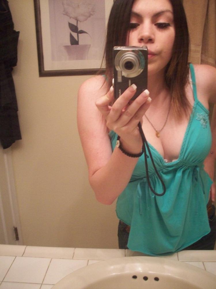 15P Cam-crazy teen vixens