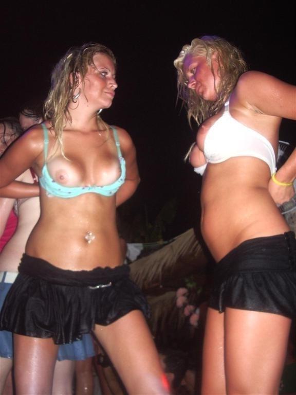 16P Amateur pics of horny girls being caught doing nasty things