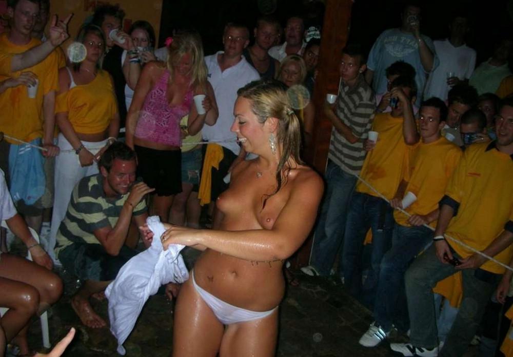 16P Amateur pics of horny girls being caught doing nasty things