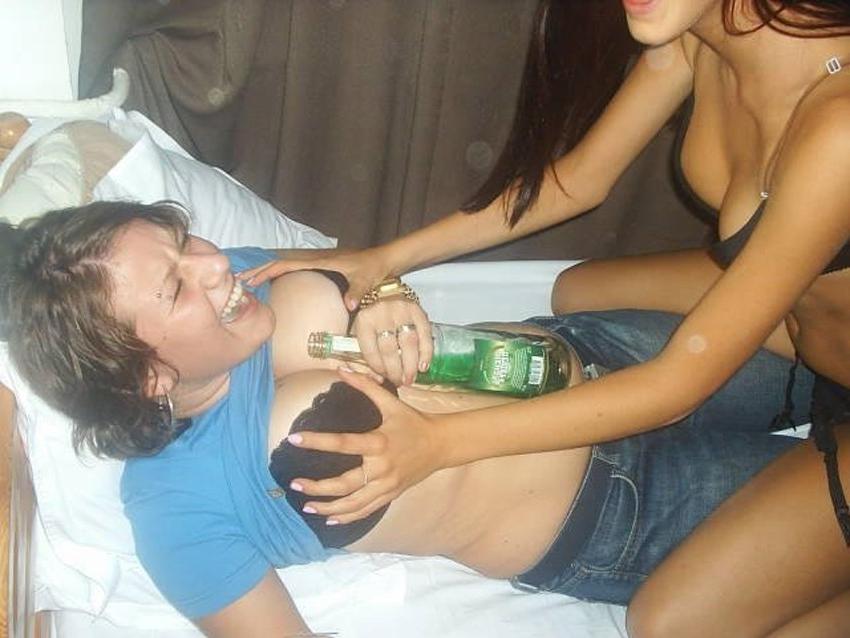 16P Amateur pics of horny girls being caught doing nasty things