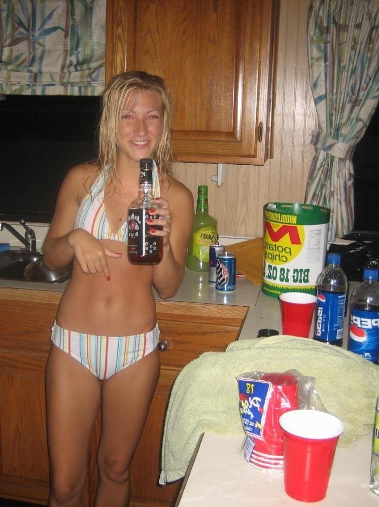 16P Amateur pics of horny girls being caught doing nasty things