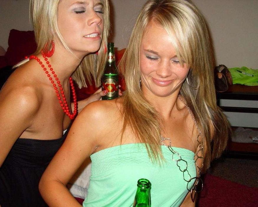 16P Amateur pics of horny girls being caught doing nasty things