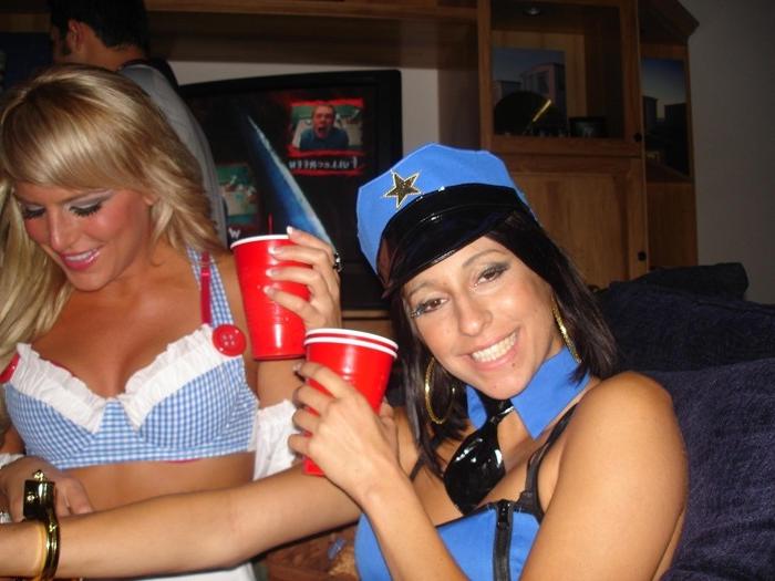 16P Amateur pics of horny girls being caught doing nasty things