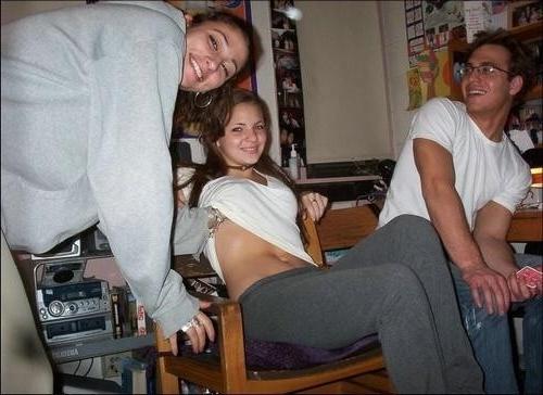 16P Amazing hot and sexy girls are caught on amateur video cam