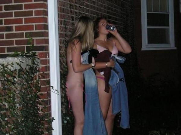 16P Amazing hot and sexy girls are caught on amateur video cam