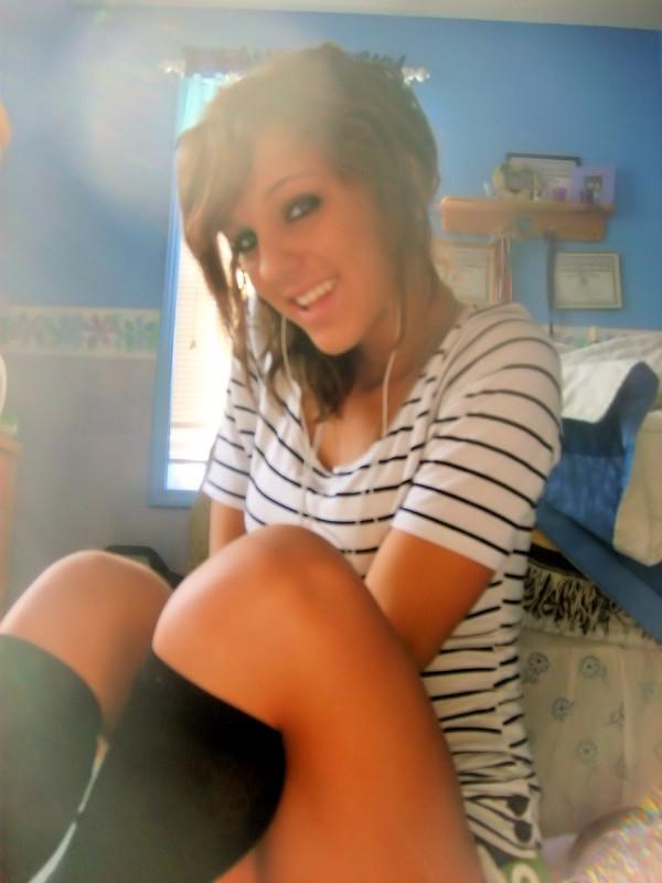 16P Amazing hot and sexy girls are caught on amateur video cam