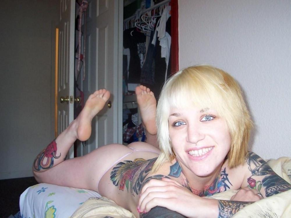 16P Amazing hot and sexy girls are caught on amateur video cam