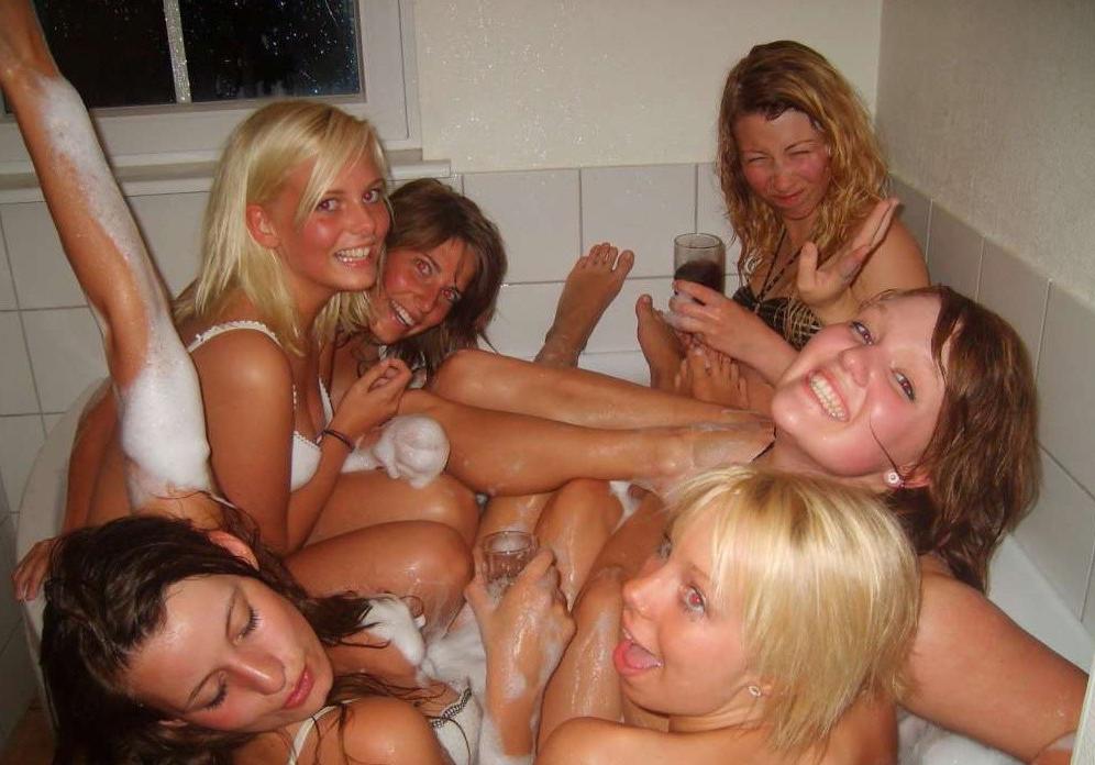 16P Amazing hot and sexy girls are caught on amateur video cam