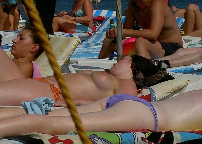16P Amazing hot and sexy girls are caught on amateur video cam