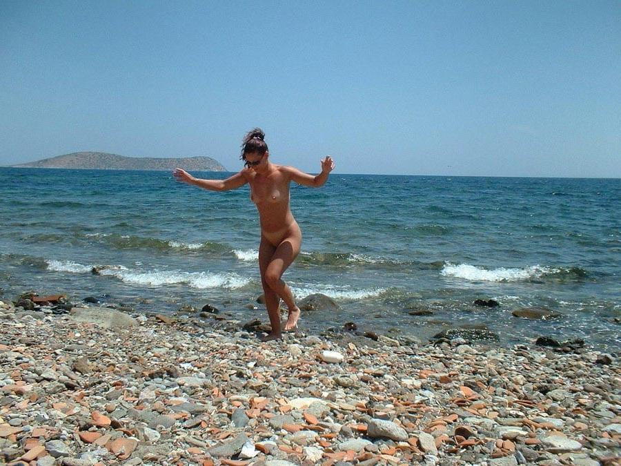 15P Amateur redhead milf showing off naked