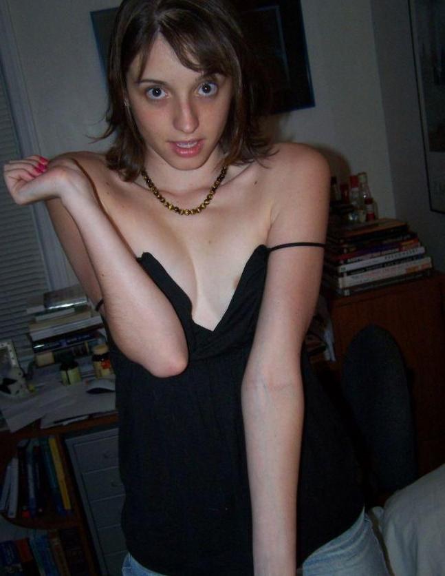 16P Hot closeup pictures of wet amateur snatch
