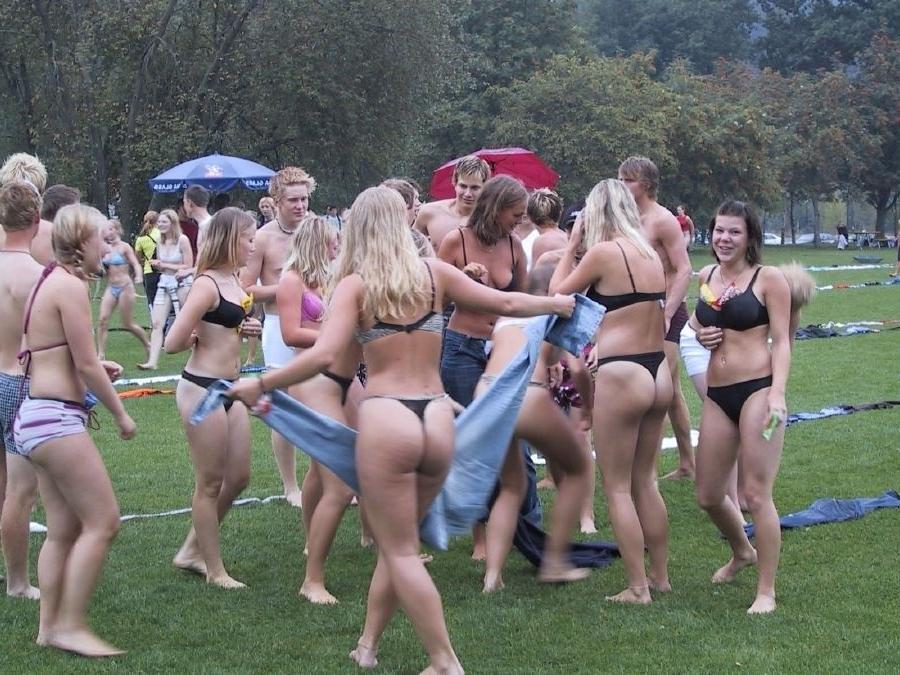16P Amateur pics of horny girls being caught doing nasty things