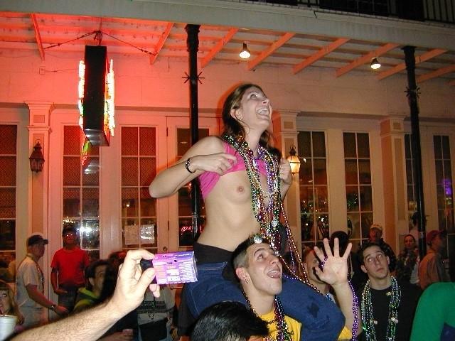 16P Amatuer pics of horny girls being caught doing nasty things