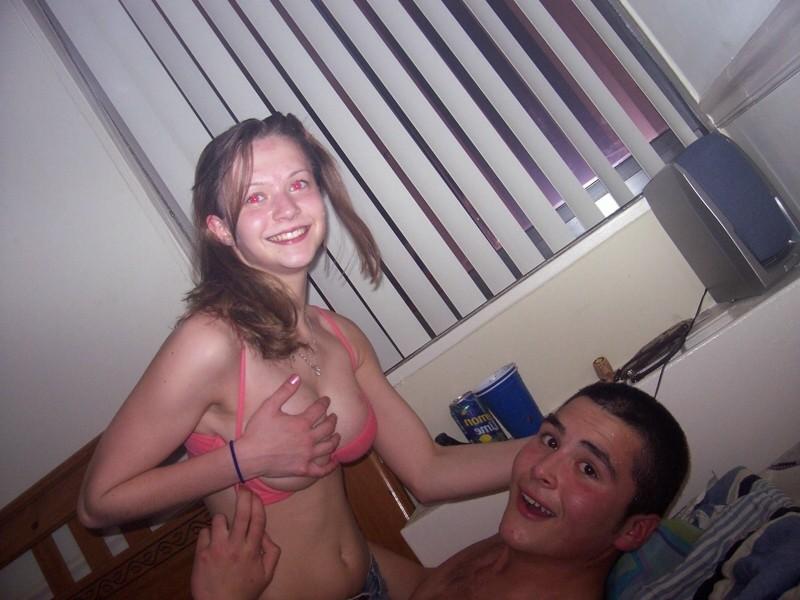 16P Hot closeup pictures of wet amateur snatch