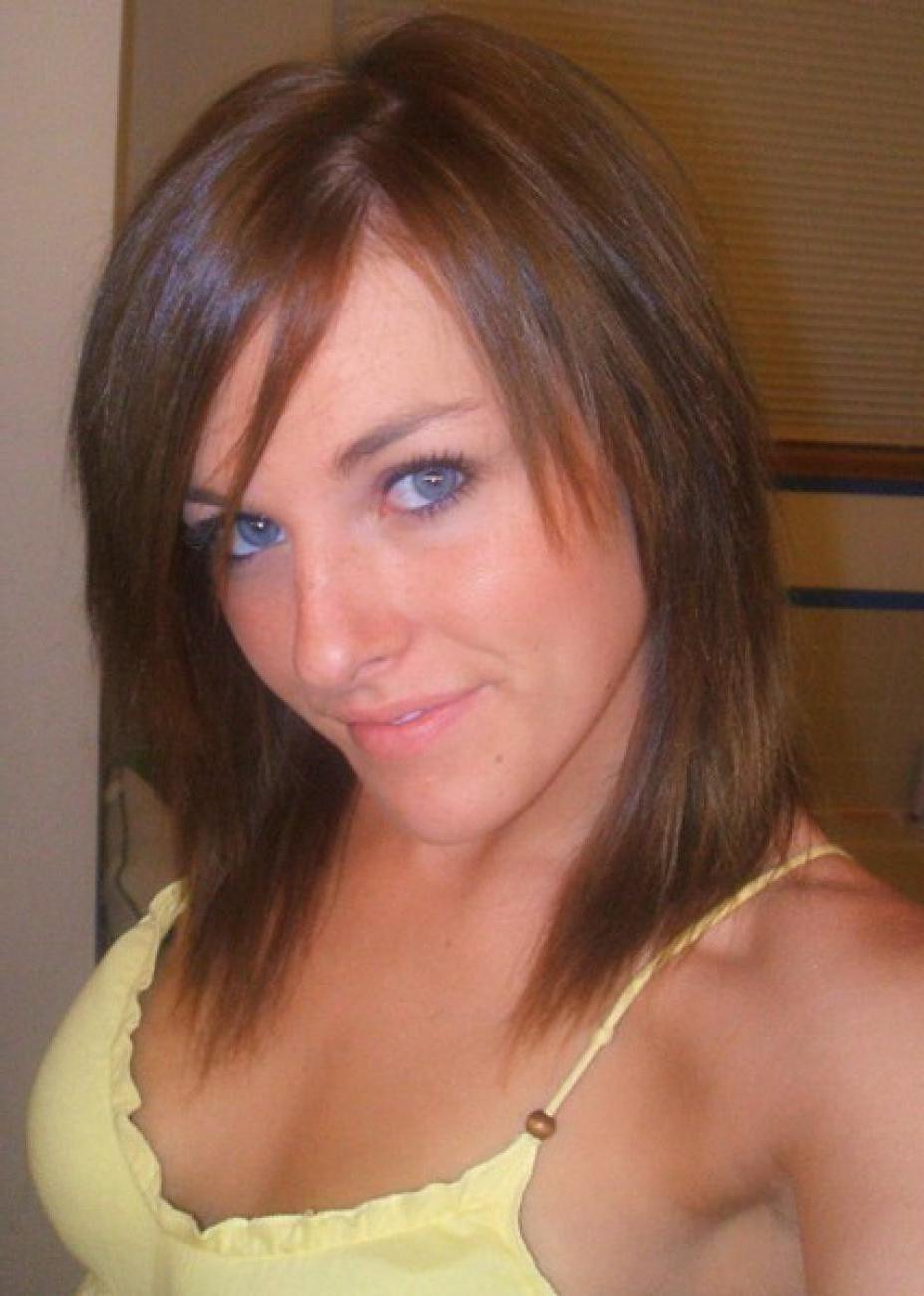 16P Hot naked babes making good use of their camera phones