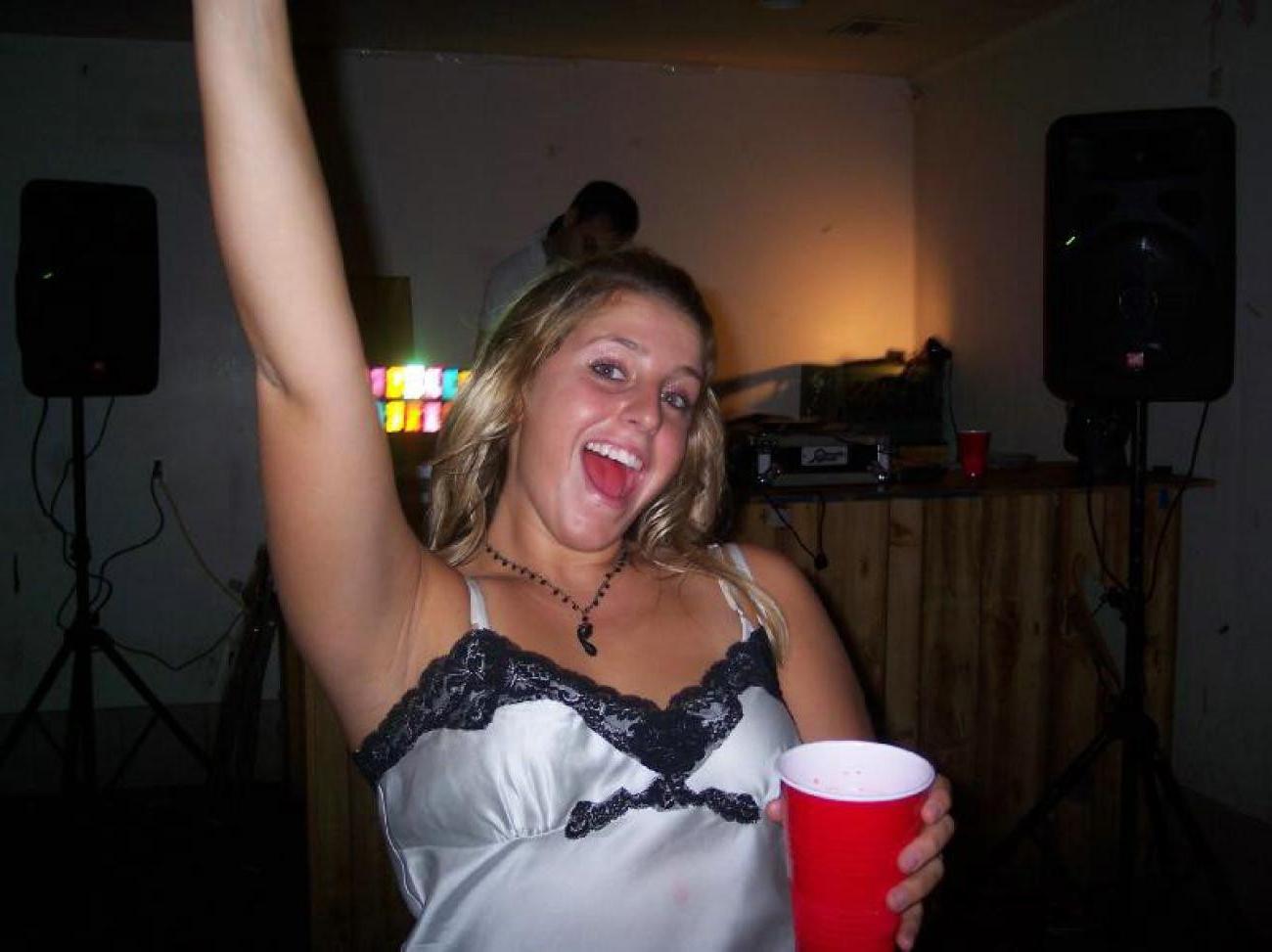 16P Hot naked babes making good use of their camera phones